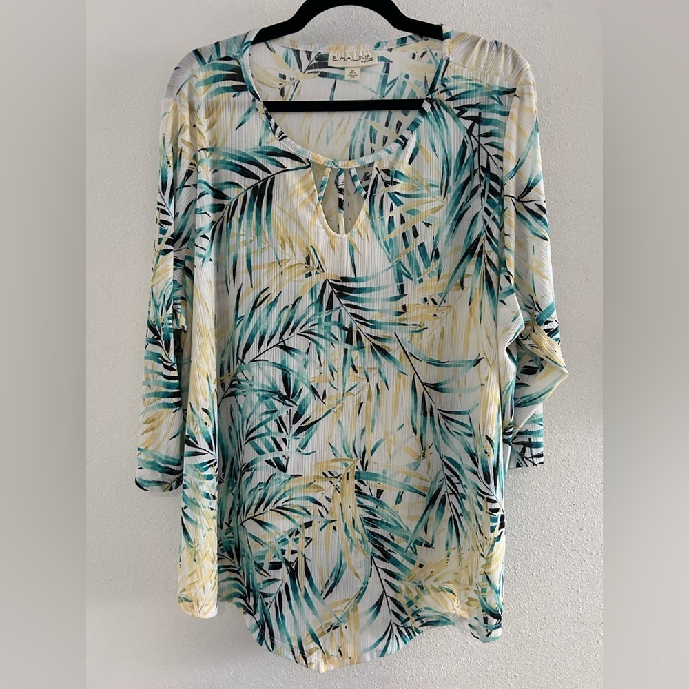 Emaline Woman Tropical Leaf Keyhole Top in Teal & Yellow